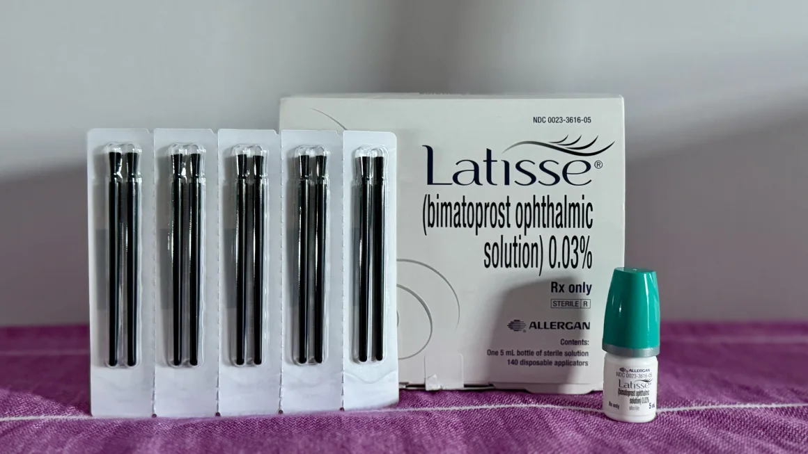 Latisse lash serum